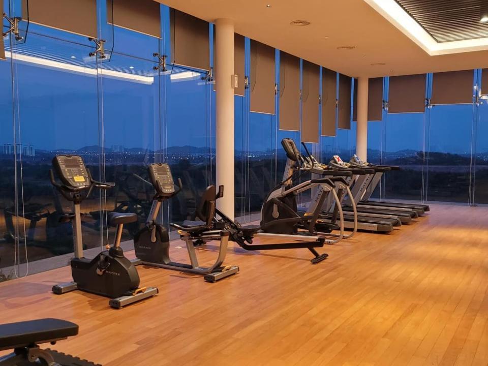 Apartment B2107 Grand Medini Pool View 100ms Netflix By *