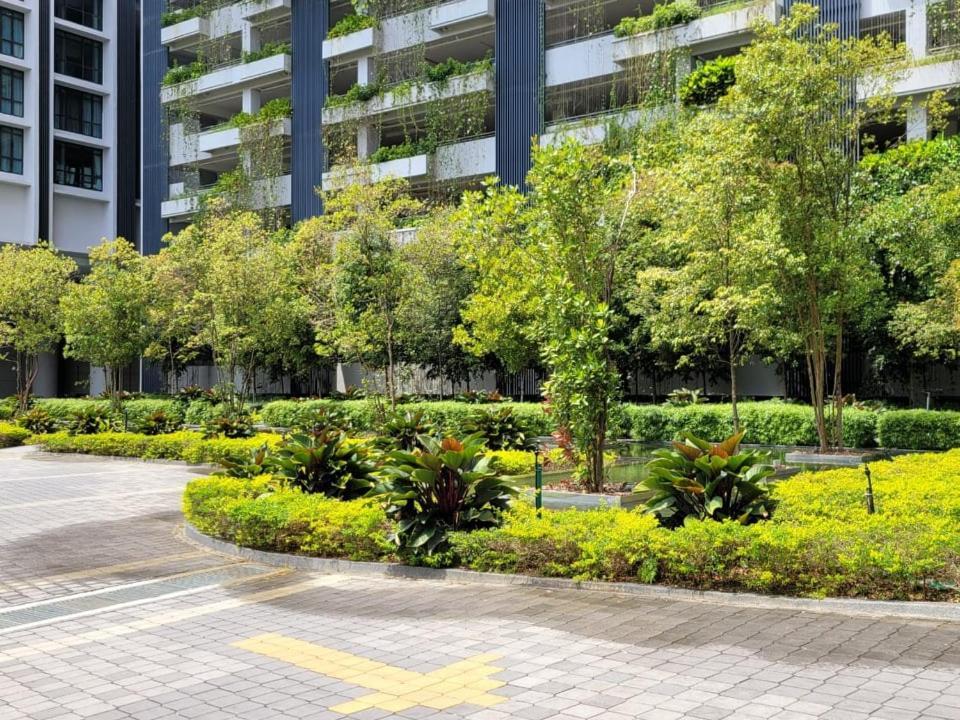 B2107 Grand Medini Pool View 100ms Netflix By Apartment Iskandar Puteri