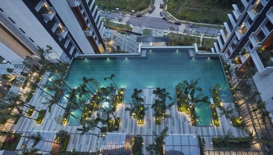 Apartment B2107 Grand Medini Pool View 100ms Netflix By *