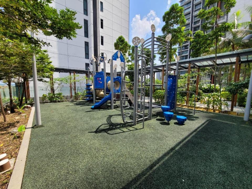 B2107 Grand Medini Pool View 100ms Netflix By Apartment