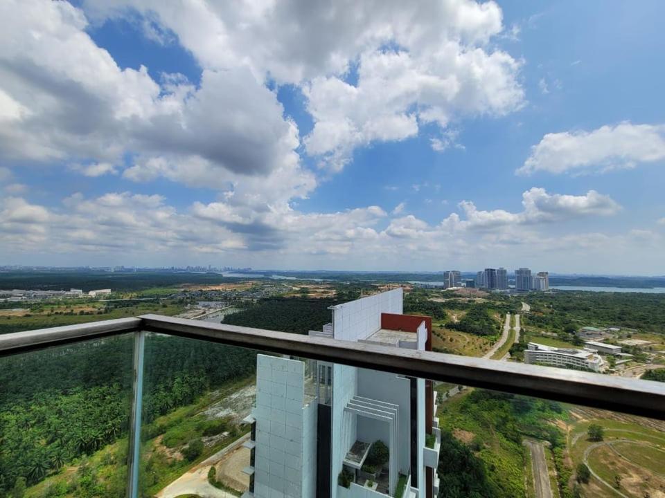 Apartment B2107 Grand Medini Pool View 100ms Netflix By *