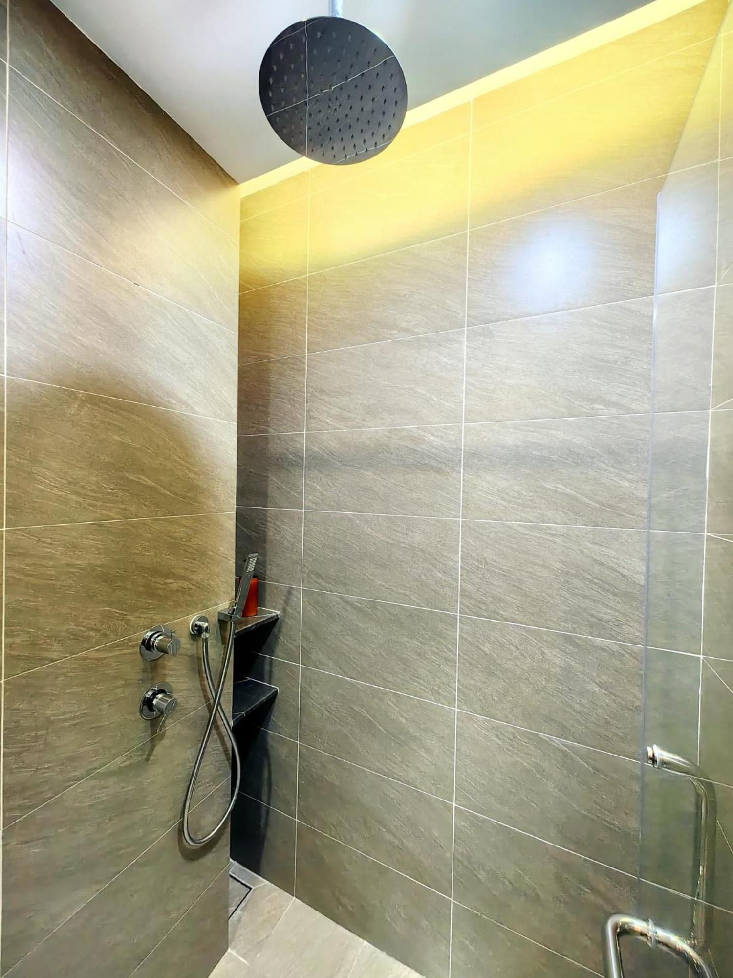 B2107 Grand Medini Pool View 100ms Netflix By Apartment Iskandar Puteri