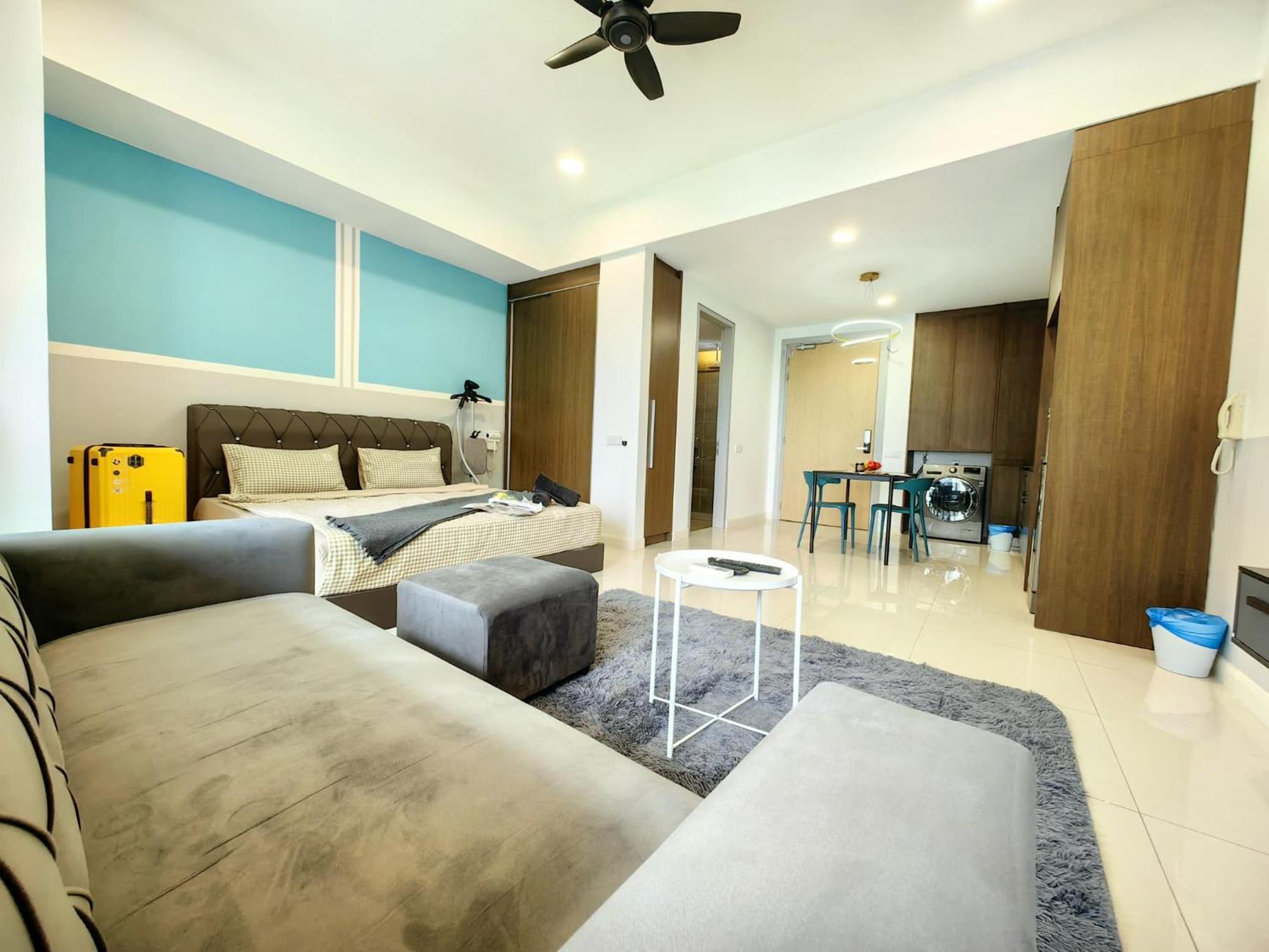 B2107 Grand Medini Pool View 100ms Netflix By