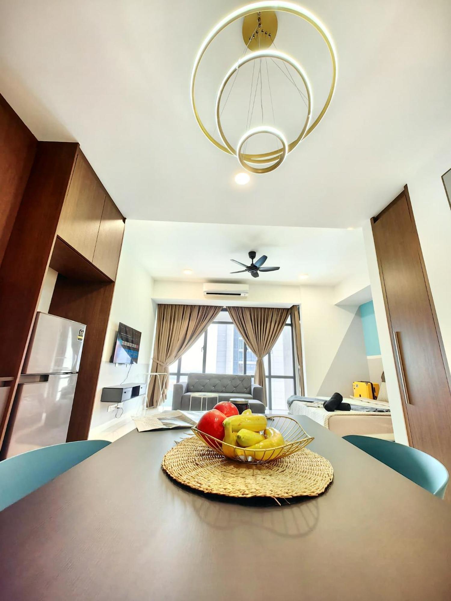 B2107 Grand Medini Pool View 100ms Netflix By *