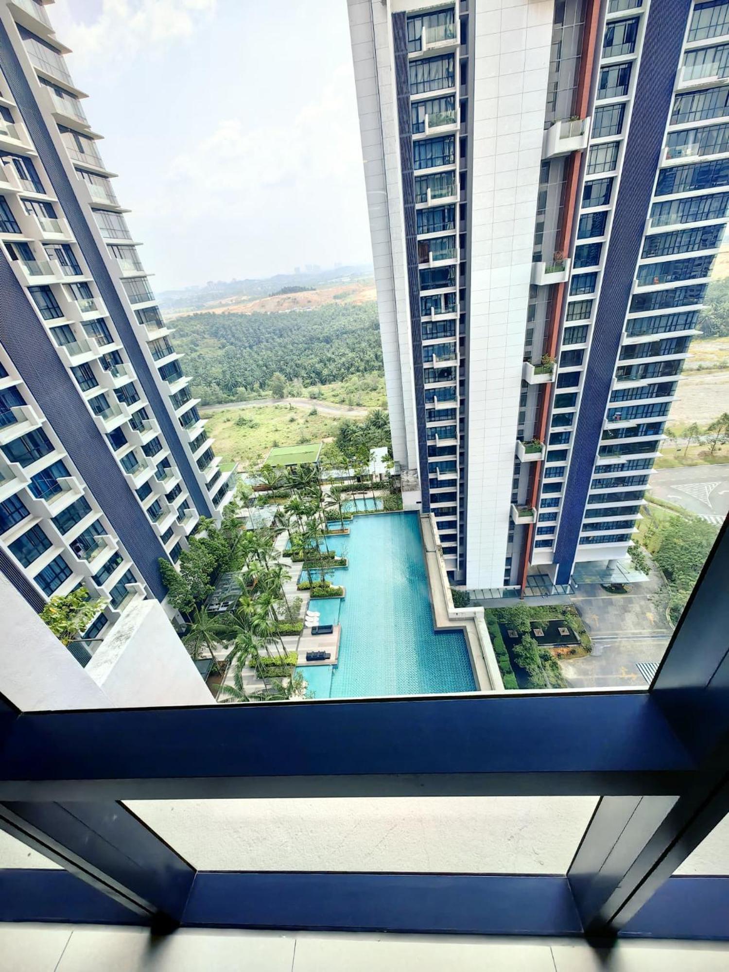 Apartment B2107 Grand Medini Pool View 100ms Netflix By Iskandar Puteri